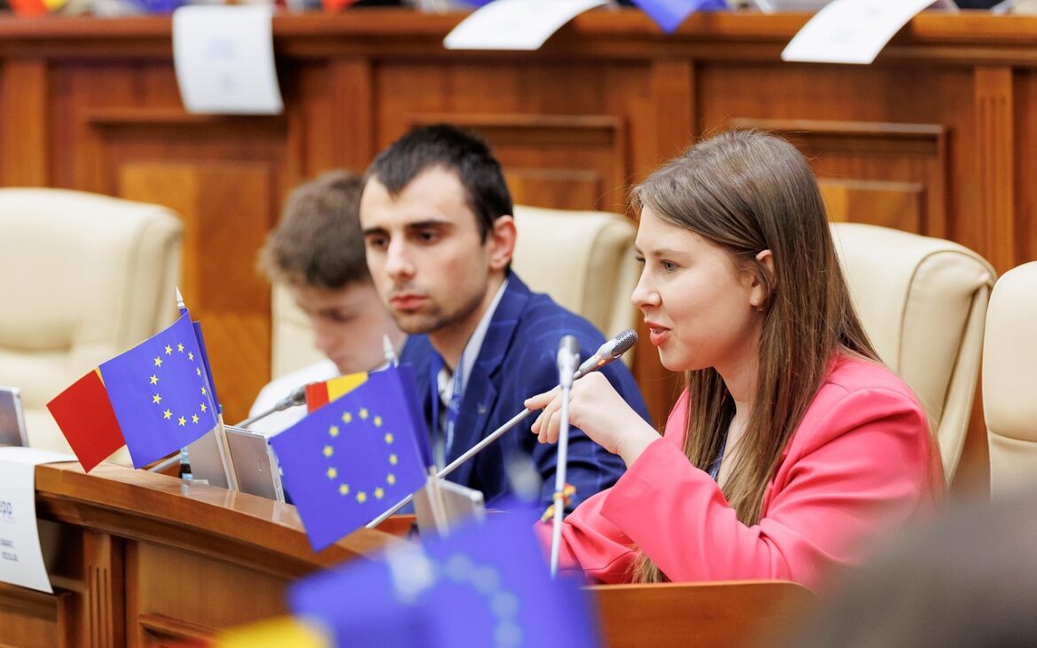 Cum poți experimenta rolul unui europarlamentar. Veronica Rurac povestește despre simularea Model European Union