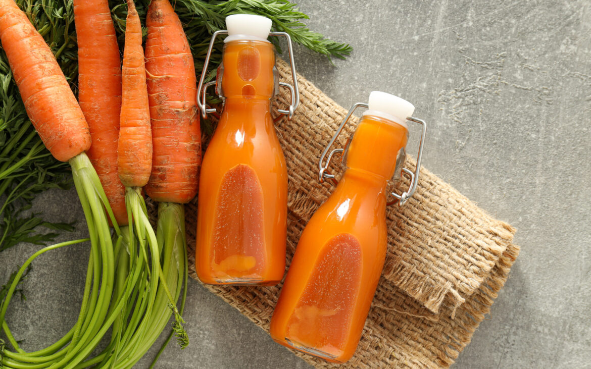 7 moduri în care sucul de morcovi este benefic pentru piele, ochi și imunitate