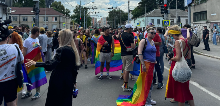 live | La Chișinău se desfășoară Marșul Pride, organizat de comunitatea LGBT+