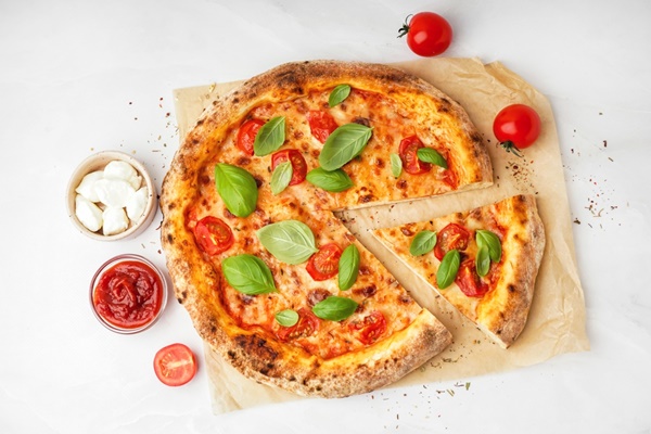 Cea mai scumpă pizza din lume! Costă peste 10.000 de euro și o găsești în Italia