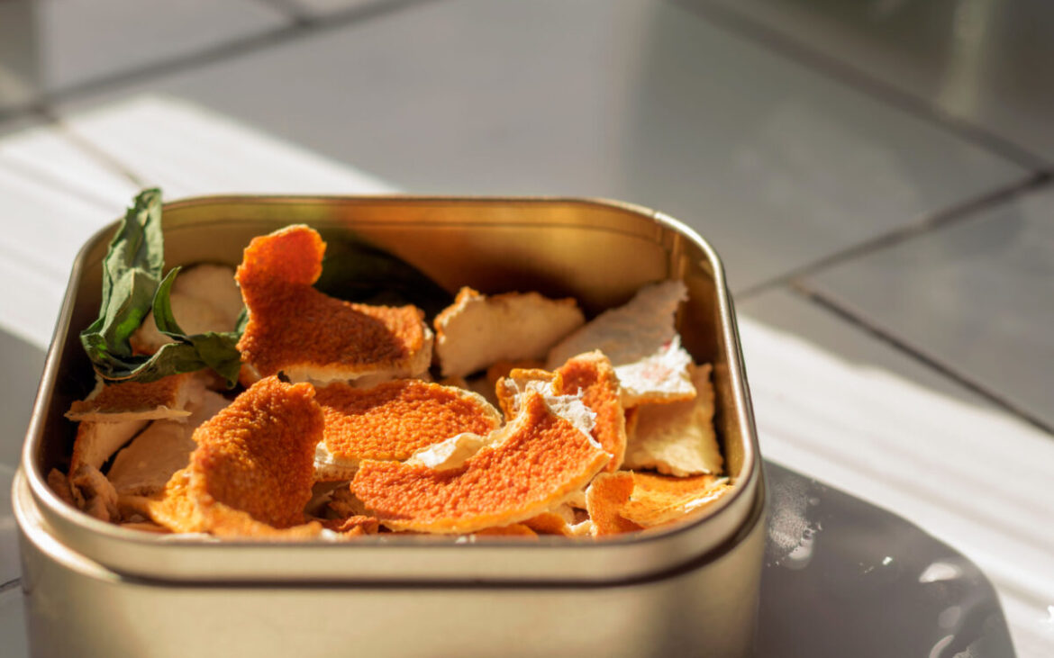 Cum scăpau bunicile de mirosurile neplăcute din casă. Trucurile naturale care funcționează și azi