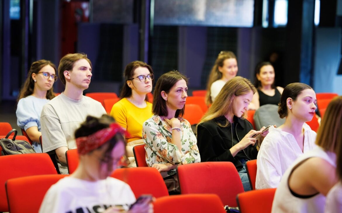 Vrei să faci o carieră în IT? Vezi ce poți afla la Tech Women Summit 2026