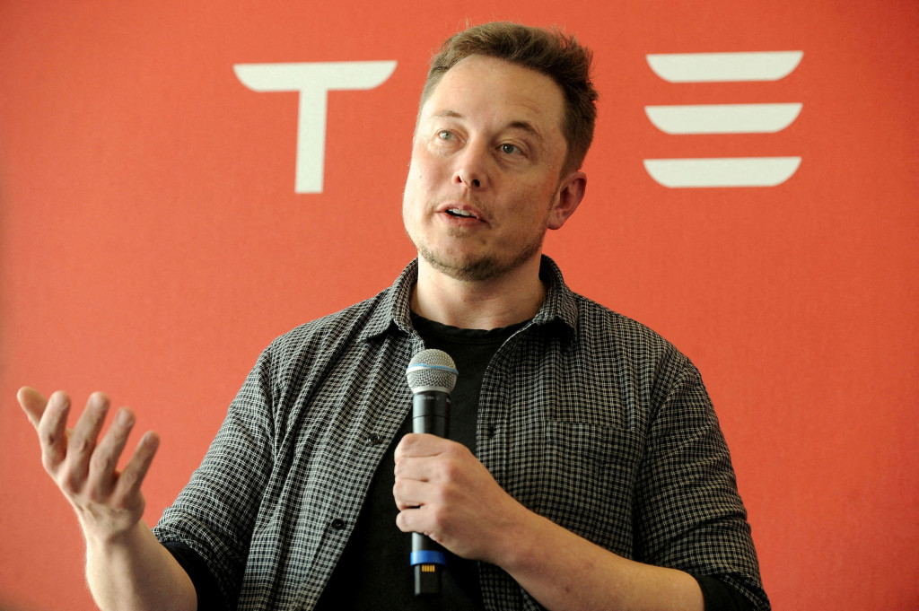 Elon Musk a vândut acțiuni Tesla, în valoare de aproape 7 miliarde de dolari, pentru a ameliora conflictul cu Twitter 