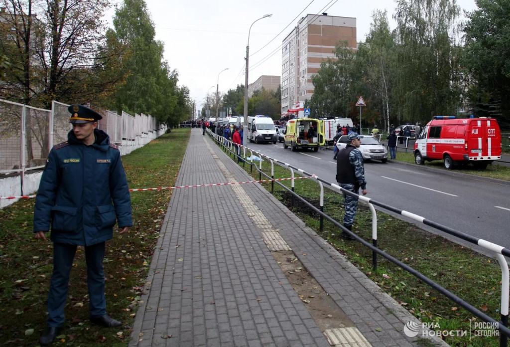 Atac armat într-o școală din Rusia: 13 persoane au decedat, dintre care șapte sunt copii