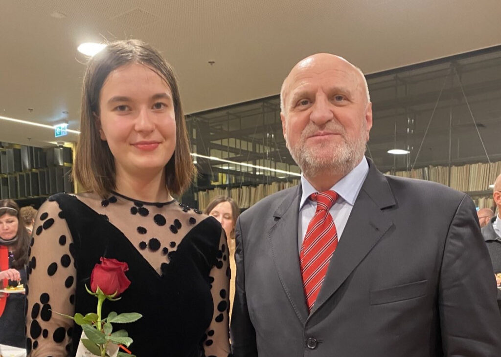 (foto) O tânără din Moldova a câștigat Marele Premiu la un concurs internațional al tinerilor pianiști
