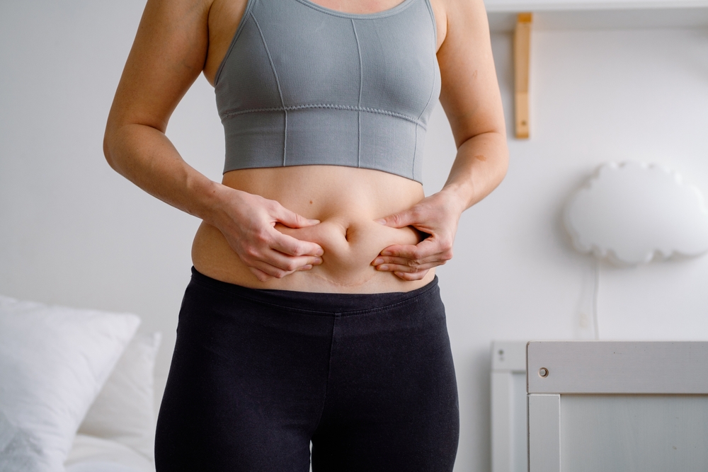 4 semne că grăsimea de pe abdomen are cauze hormonale