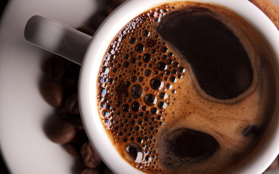 Ce să pui în cafeaua de dimineaţă ca să slăbești văzând cu ochii