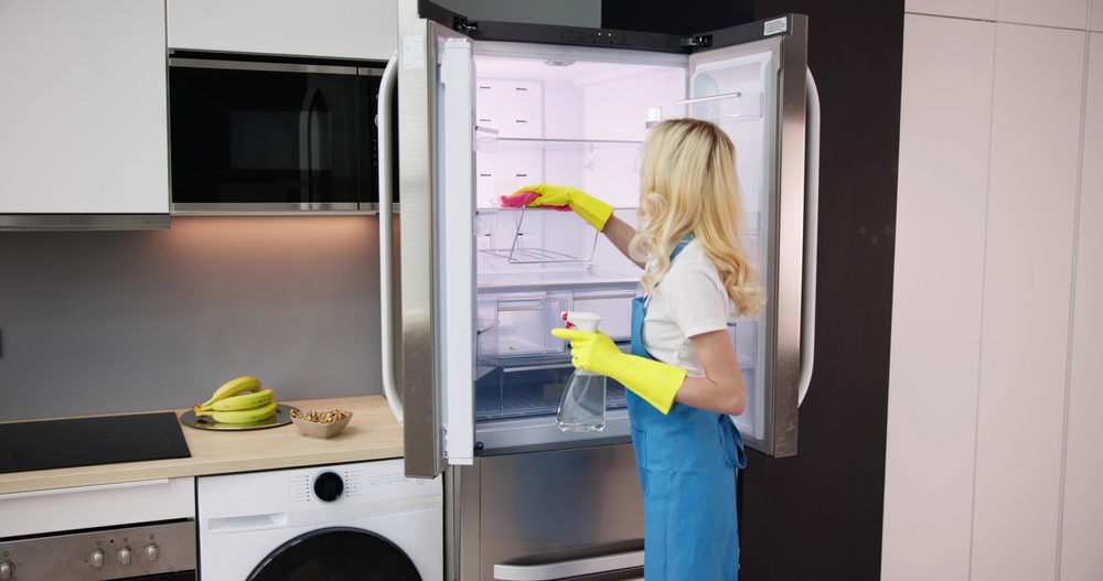 Cum să-ți cureți frigiderul ca un profesionist