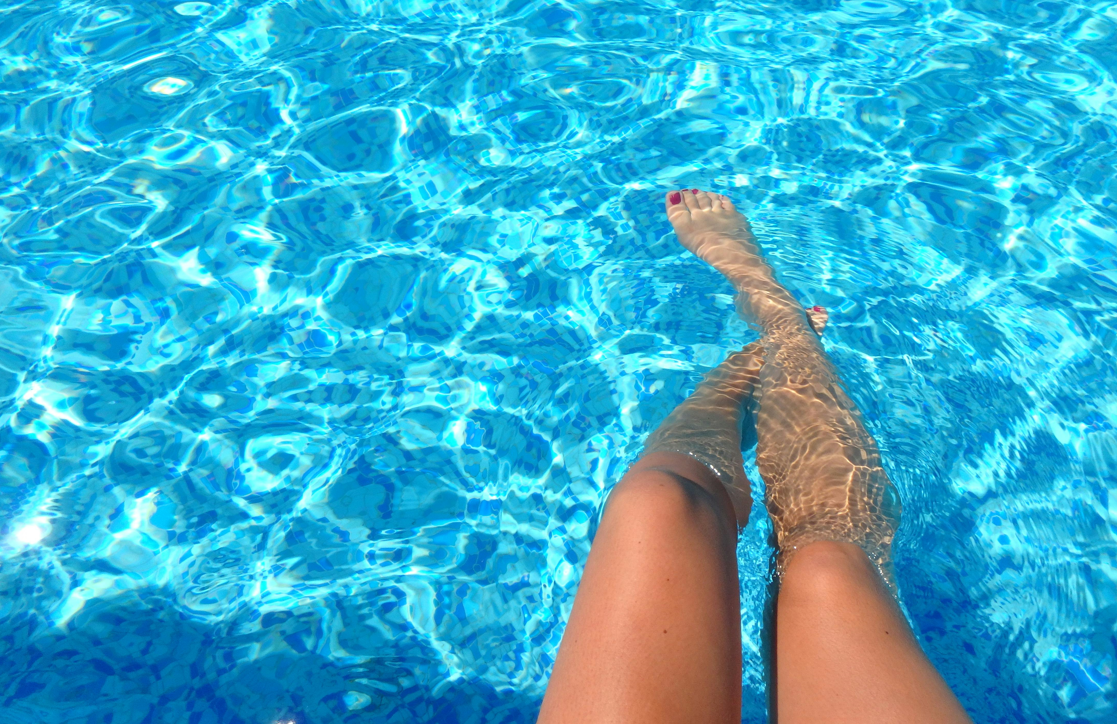Cum te ferești de bolile de piele din ștranduri și piscine. Sfaturi utile