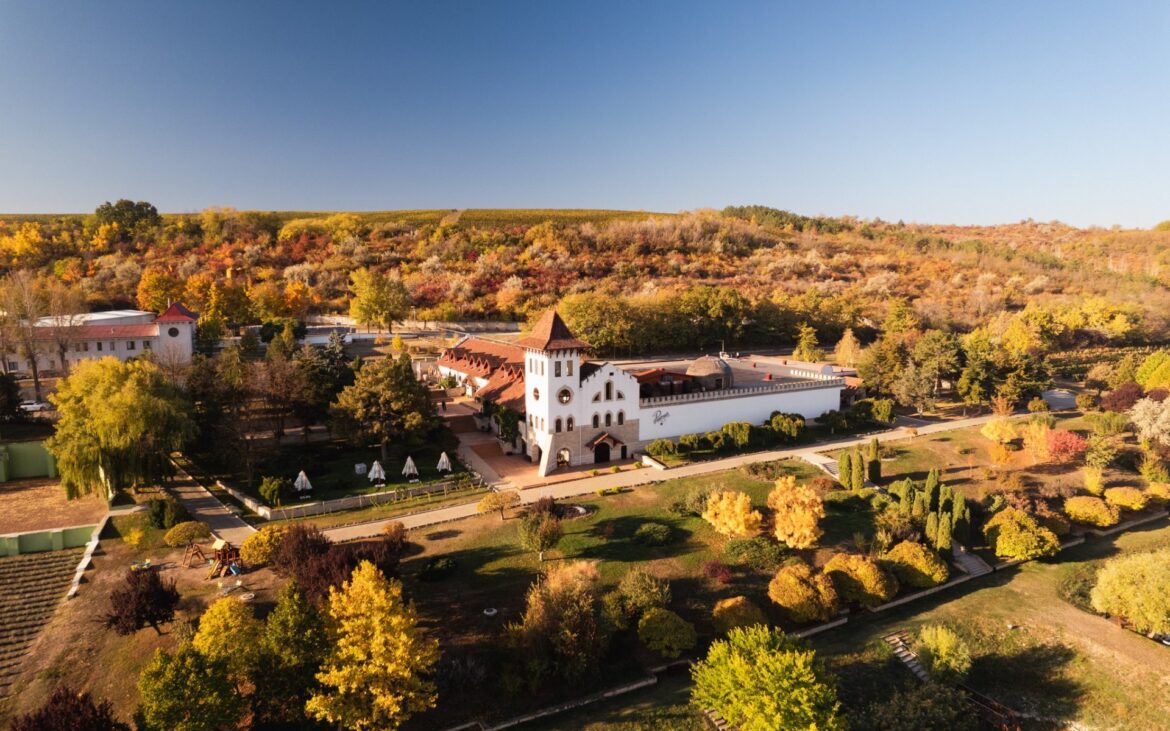 (foto) 10 vinării și crame din Moldova unde puteți rămâne peste noapte după ce le explorați