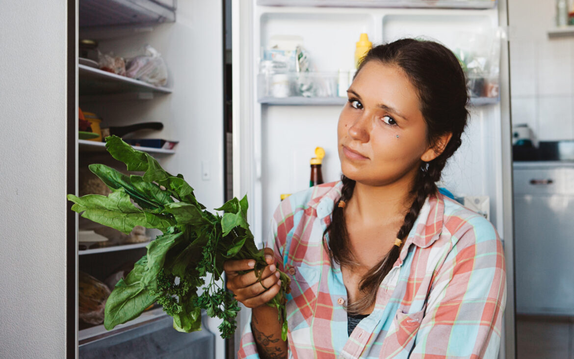 Cum păstrezi salata la pungă proaspătă timp de 15 zile în frigider