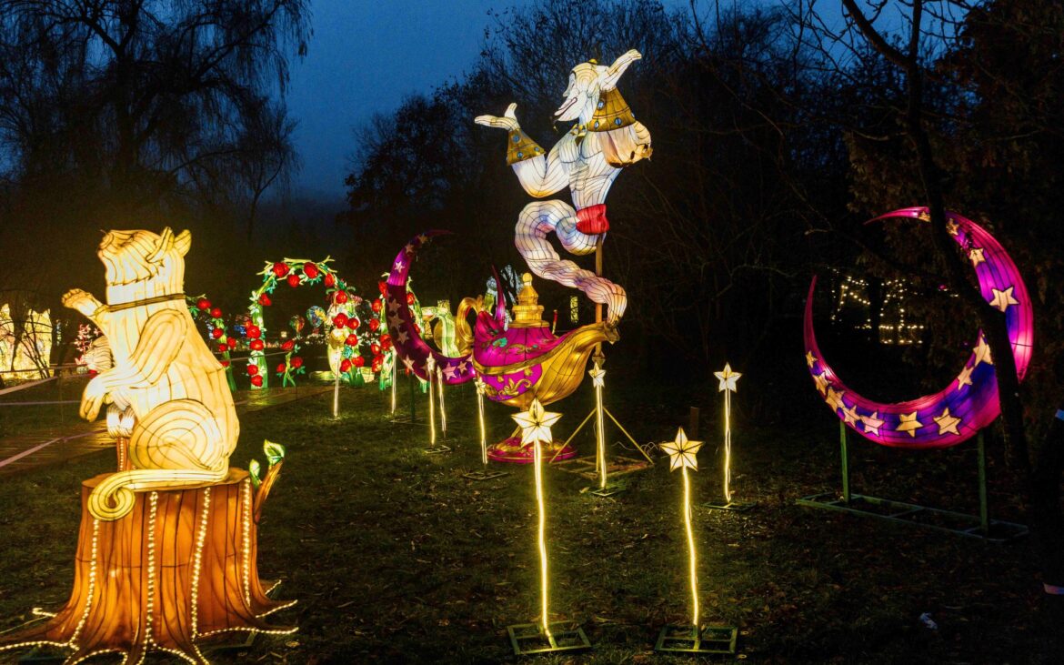 La Chișinău a început festivalul de lumini. Te așteaptă un parc tematic cu instalații de până la șapte metri înălțime