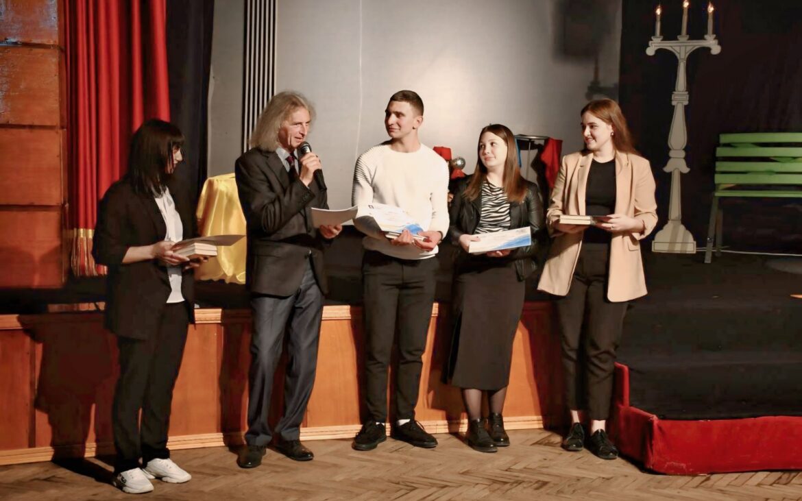 Concurs de eseuri și recital pentru elevi și studenți. Care sunt condițiile de participare