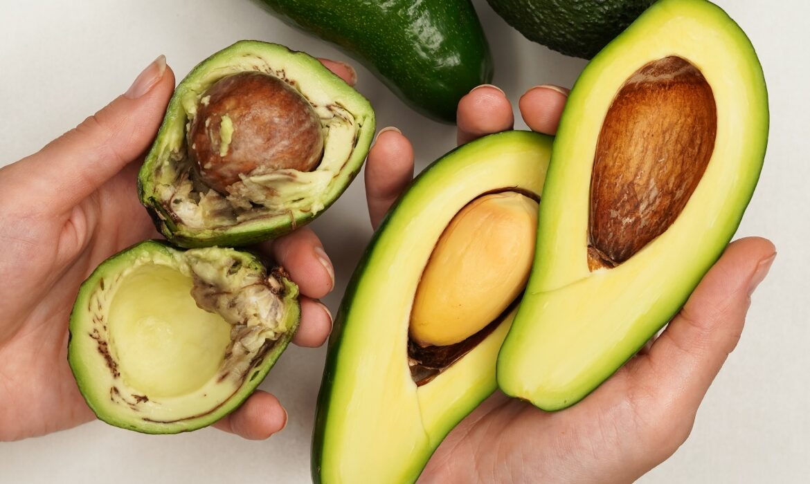 Trucul care face avocado să reziste două săptămâni fără să se înnegrească