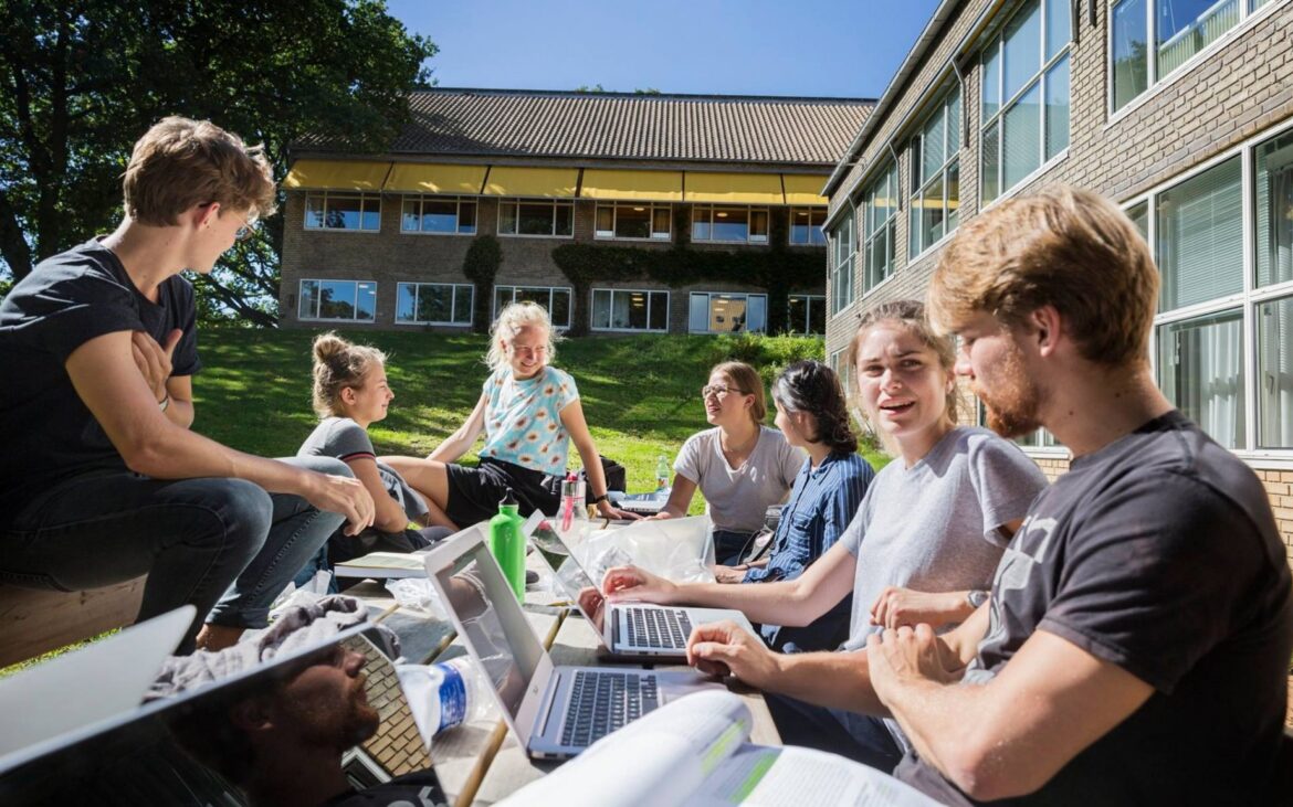 Petrece-ți vacanța la Universitatea de vară din Aarhus. Studenții de la licență și masterat sunt încurajați să se înscrie