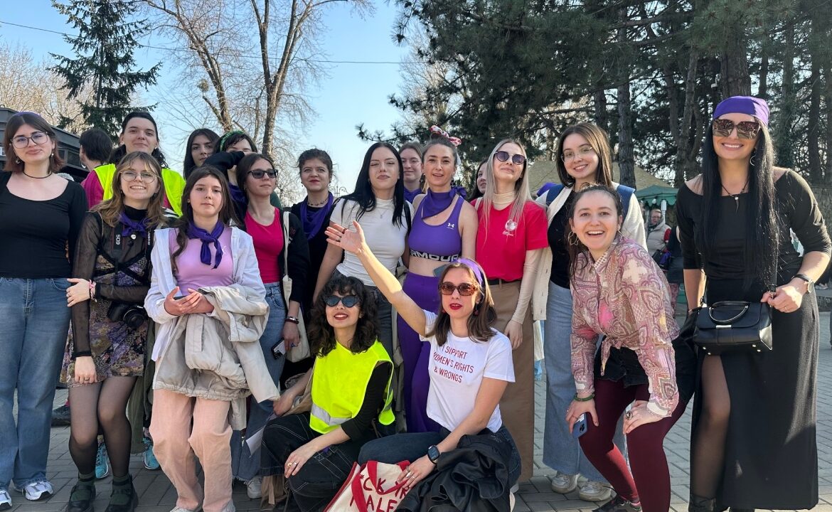 Transformă TikTok-ul din Moldova. Aplică la programul care aduce feminismul în feed