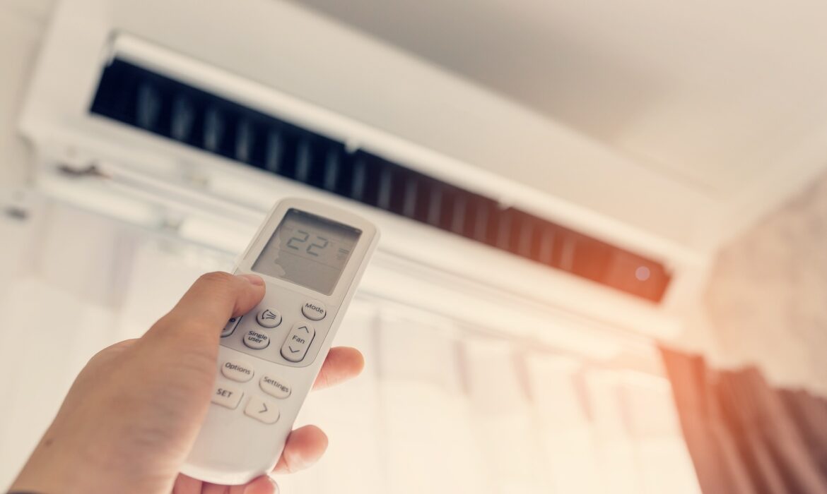 Butonul secret de pe telecomanda aerului condiționat. Cum să plătești mai puțin la curent