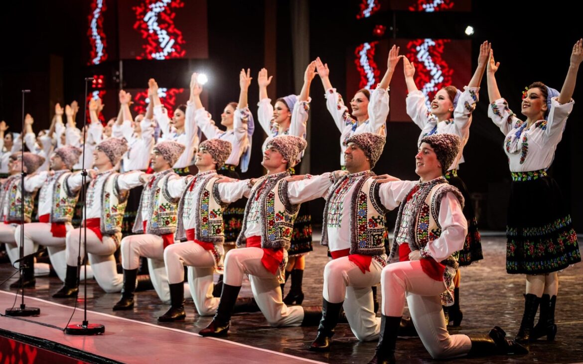 (video) JOC dansează de 80 de ani. Cum arată viața din culisele celui mai longeviv ansamblu din Moldova