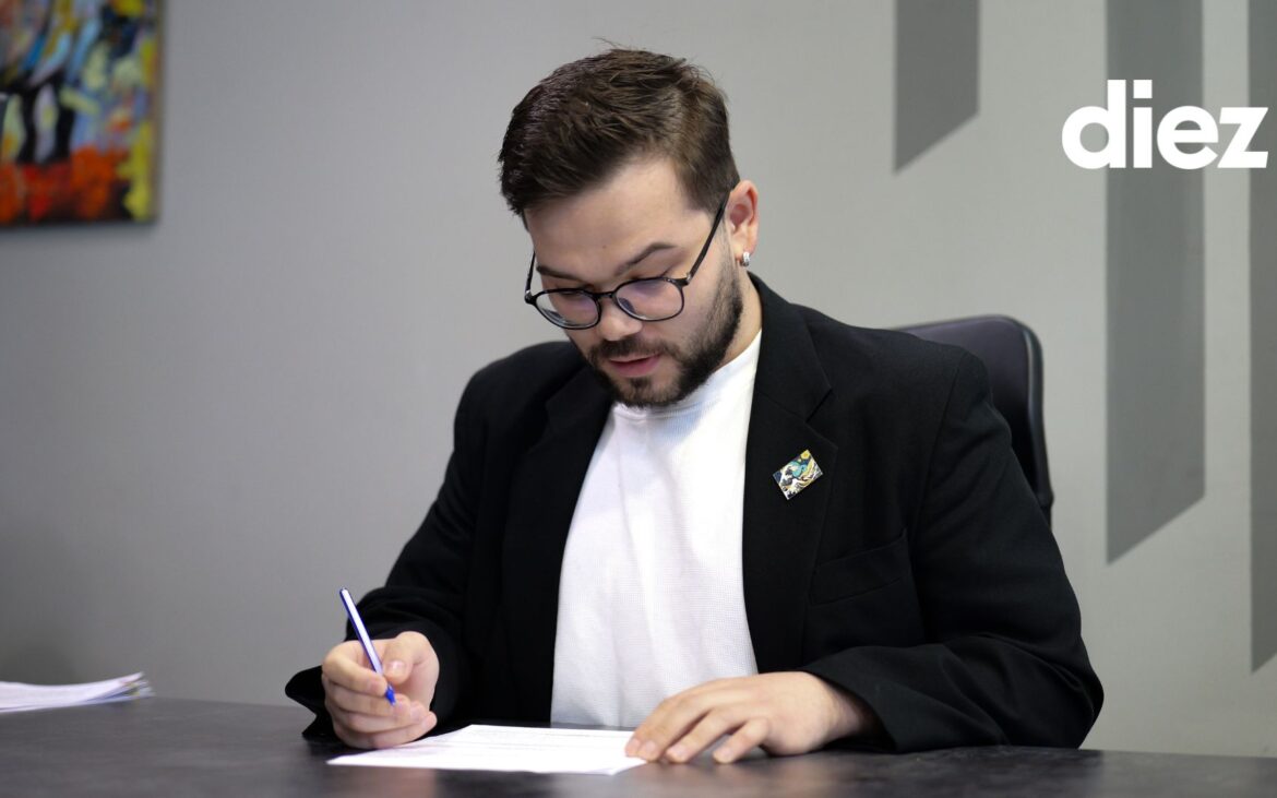 Concurs de eseuri pentru liceenii care cred că au ce spune lumii. Cele mai bune lucrări vor apărea în revista Dilema din România