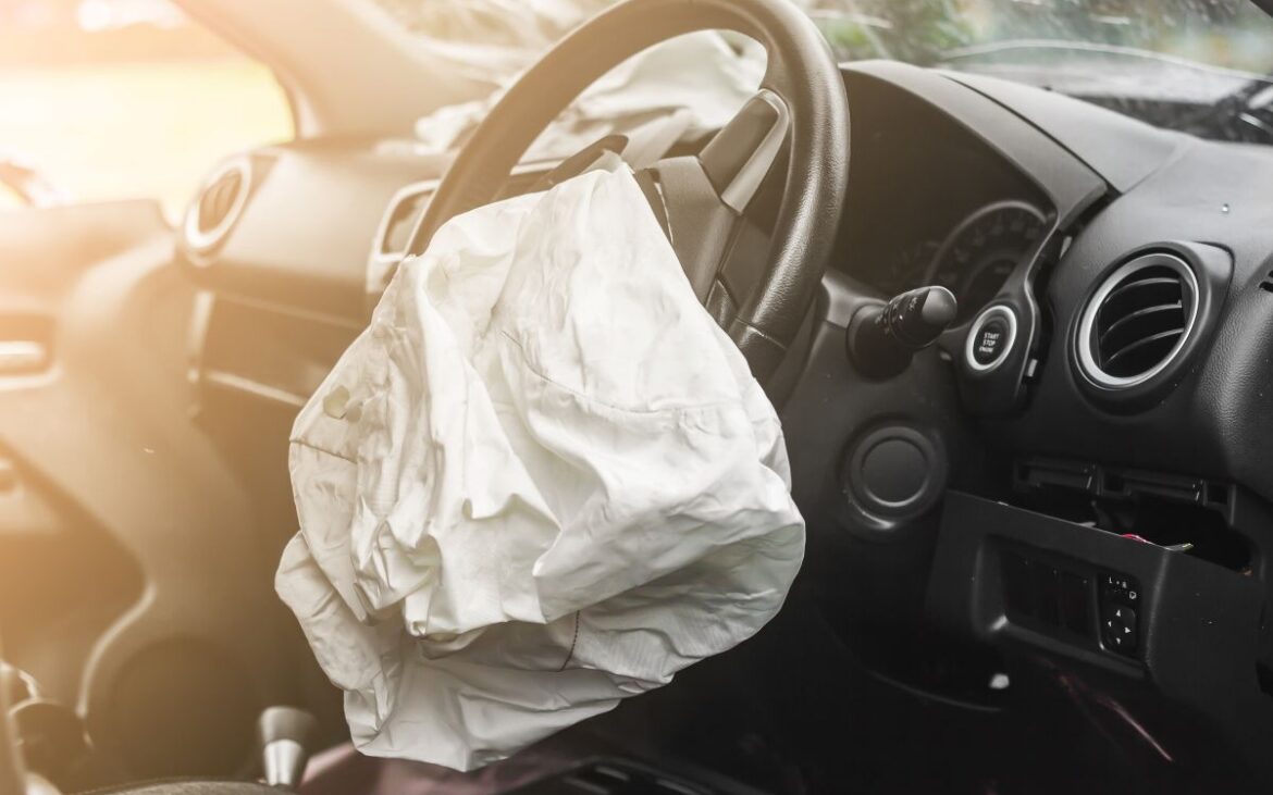 Ce semnifică când te visezi într-un accident de mașină