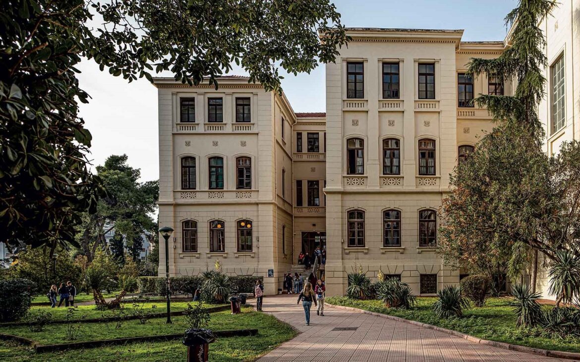 Profesorii de la USM pot merge timp de trei luni în Grecia pentru a preda studenților de la Universitatea Aristotel