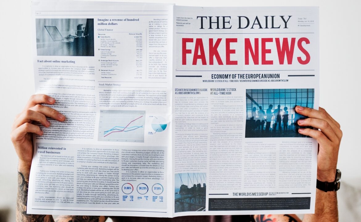 Tinerii din Moldova pot aplica la un proiect internațional despre alfabetizare media și gândire critică