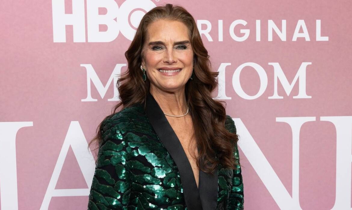 Brooke Shields, secretul pentru un abdomen plat, la 60 de ani. „10 minute. Chiar și atât e suficient să văd rezultate”
