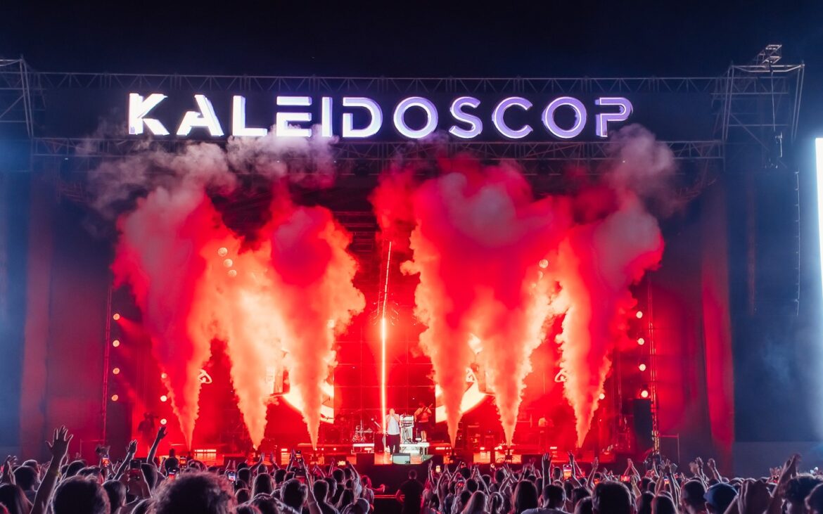 48 de ore au mai rămas până începe Kaleidoscop 2025. Ce artiști vor evolua timp de trei zile de festival