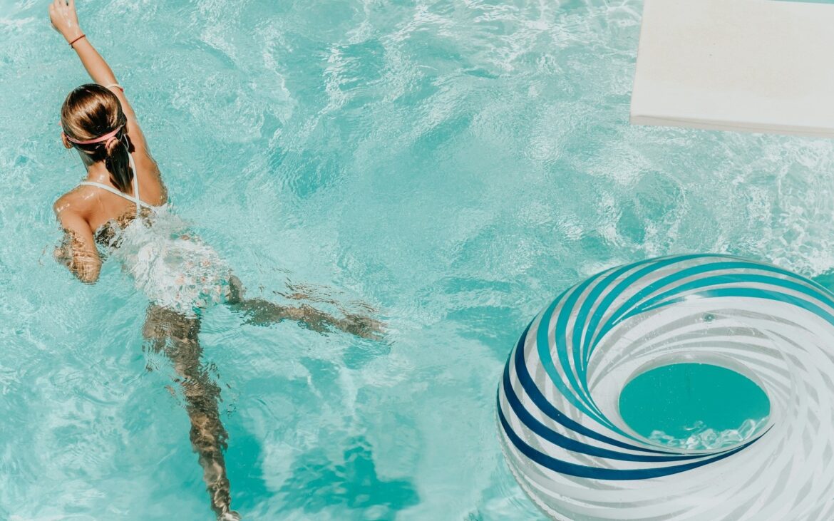 Șase piscine fără clor din Chișinău și împrejurimi la care să mergi în această vară. Care este prețul unei vizite