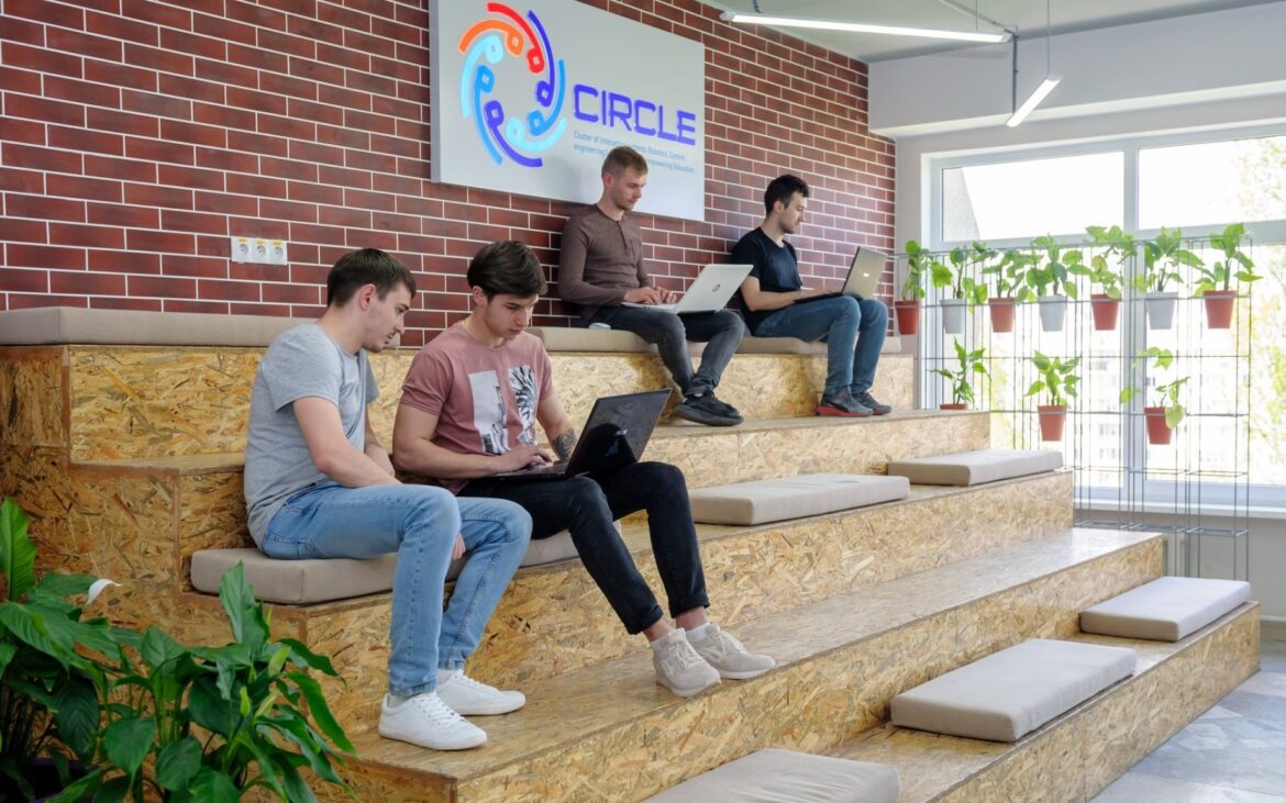 Cinci oportunități destinate studenților, al căror termen-limită pentru înregistrare expiră în luna iulie