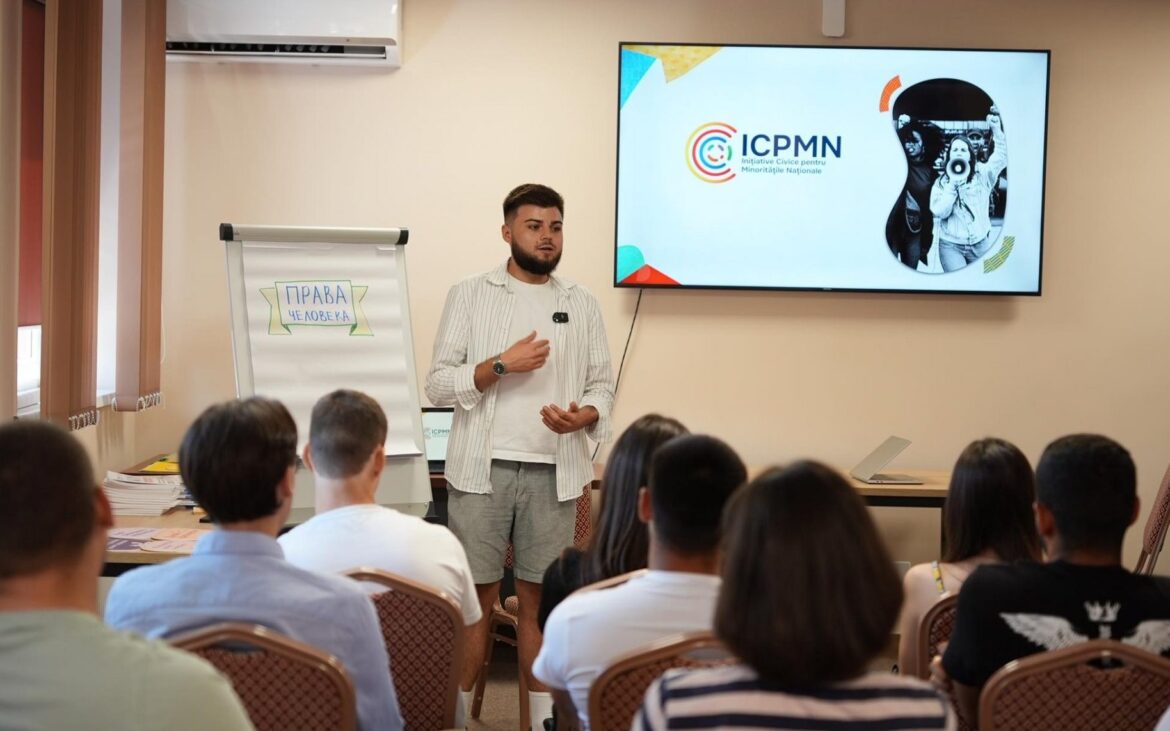 Tinerii din comunitățile naționale, etnice și lingvistice pot participa la o școală de vară gratuită. Care sunt condițiile