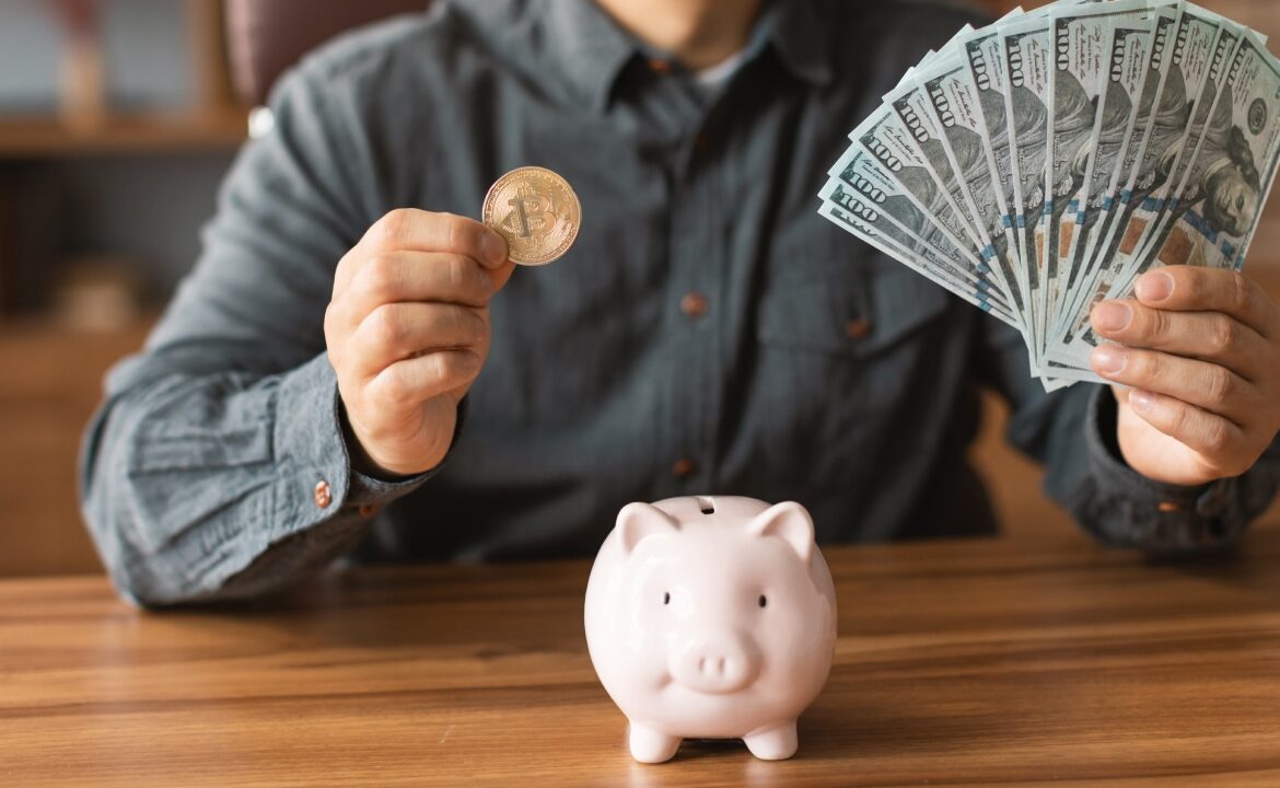 Învață cum să-ți gestionezi banii. Tinerii sunt invitați să se înscrie la o tabără de educație financiară