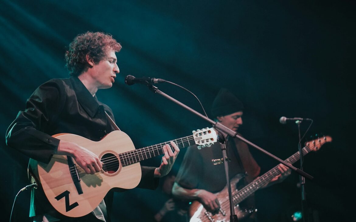 Muzica acustică și poezia se întâlnesc la concertul „Alteritate”. Vor evolua Prima Dragoste, Dmitri Bazic și alți artiști