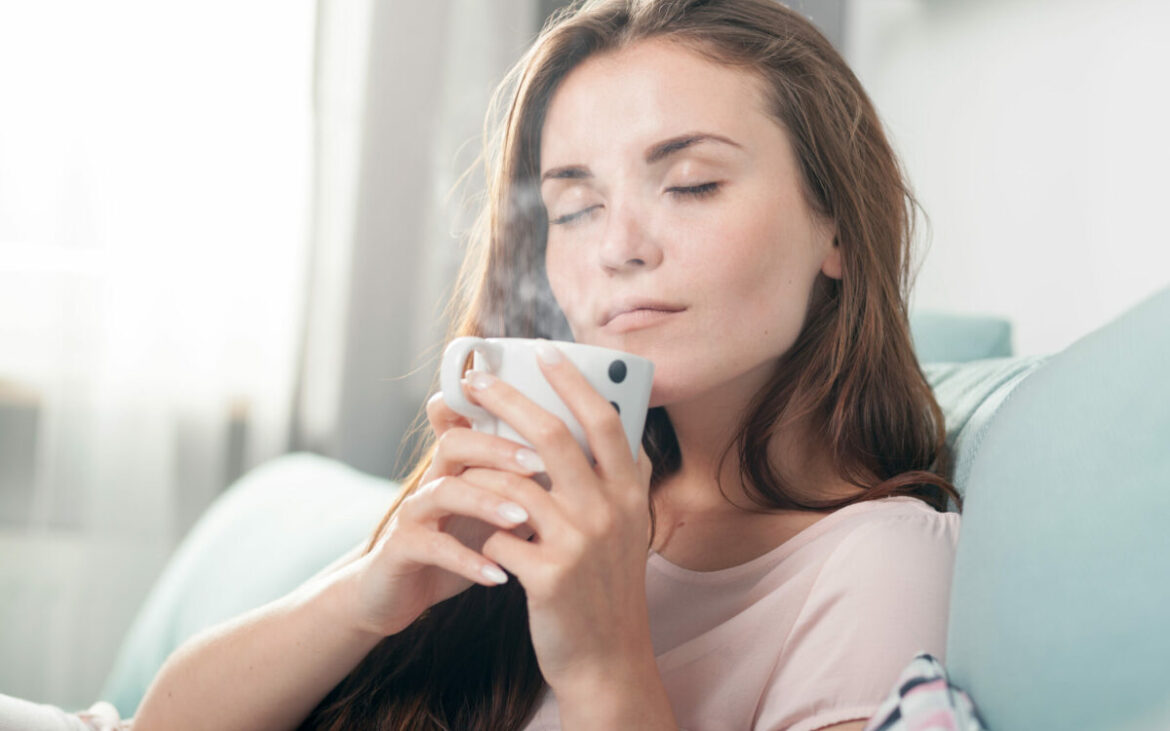 7 plante care te fac să arăți mai tânără în mod natural