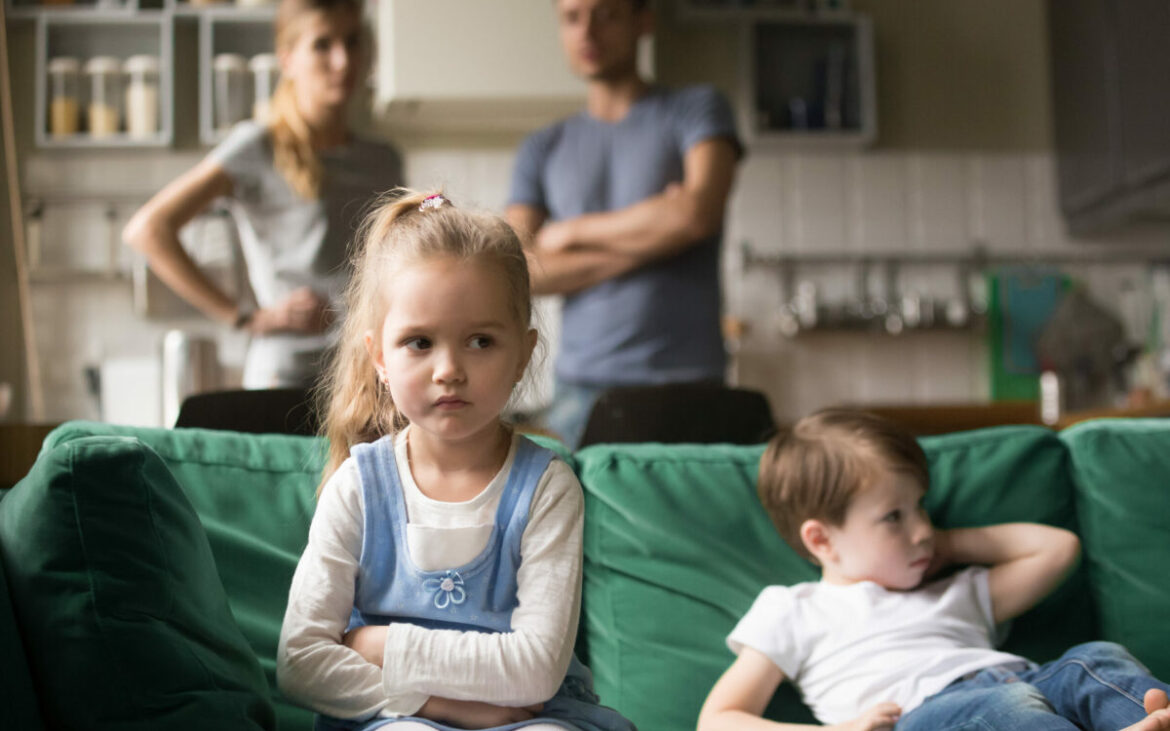 Gestionarea conflictelor între frați: Cum crești copii care se înțeleg