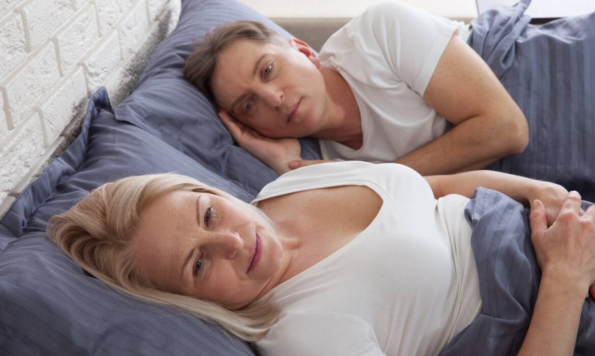 Menopauza, un important test de cuplu. Ghidul bărbaților pentru înțelegerea menopauzei