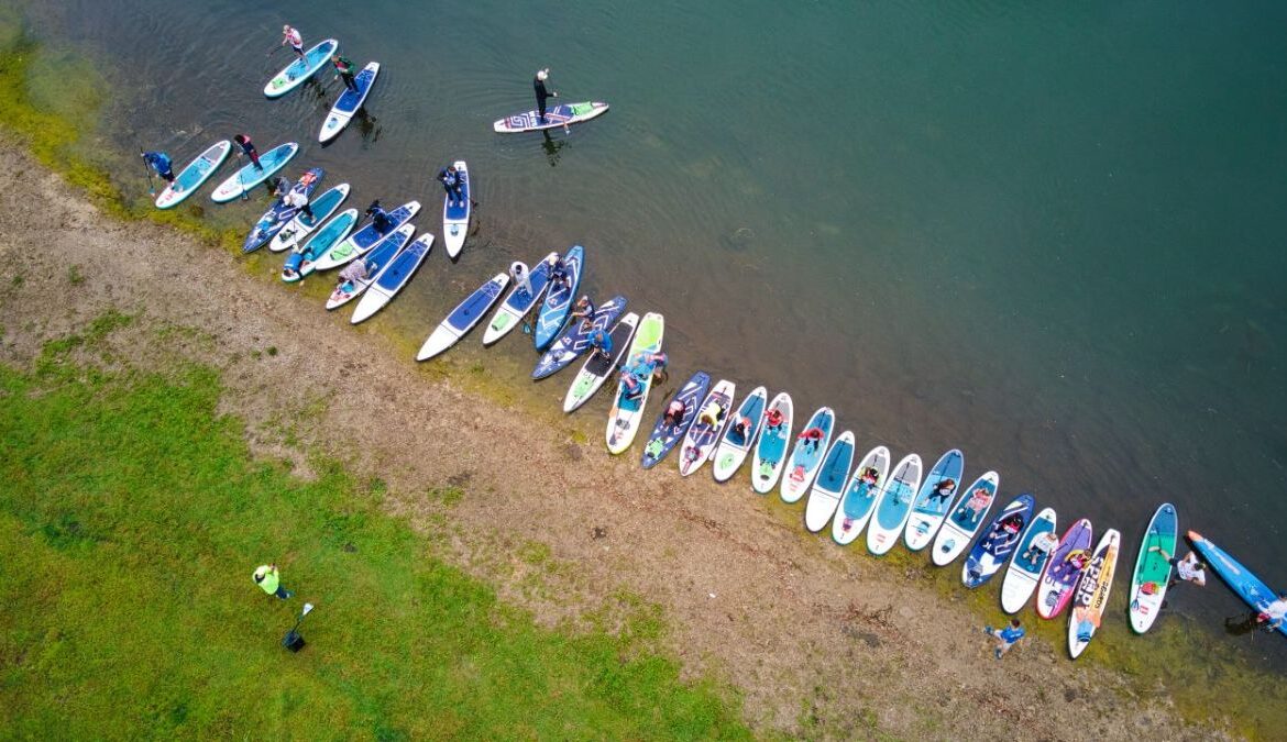 SUP, plimbare cu jetskiul sau volei. Ce activități acvatice poți practica vara în Moldova