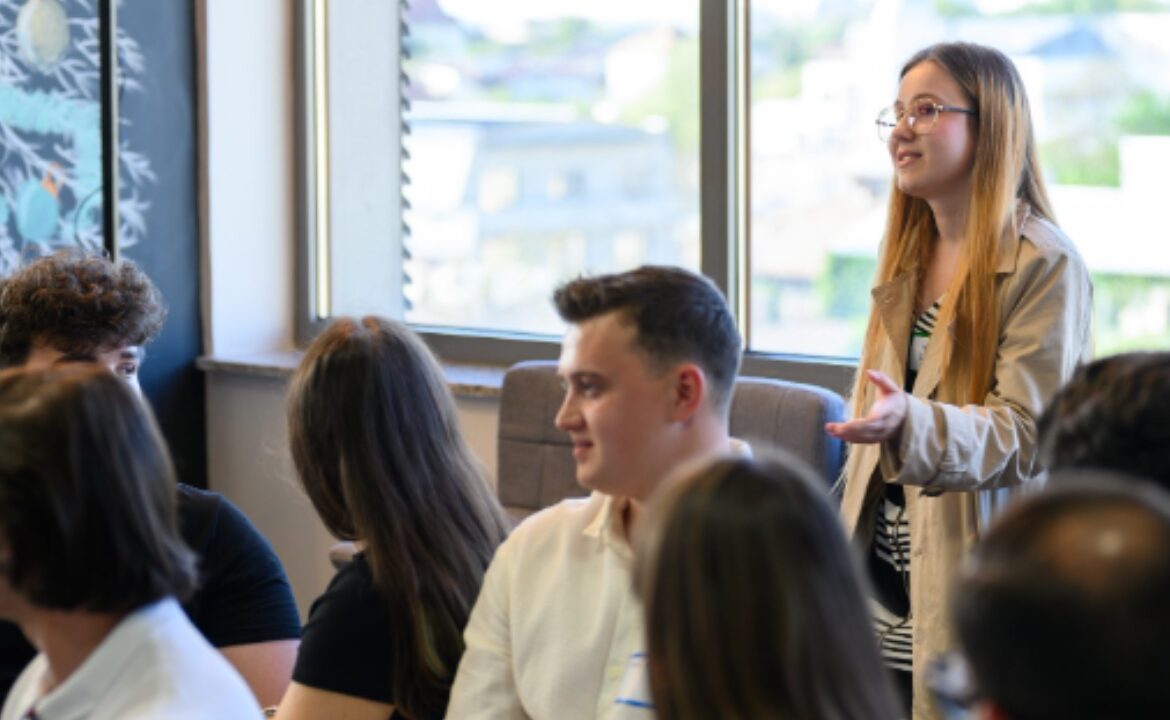 Studiezi în România și vrei să afli cum se construiește un start-up? Participă la EMPOWER 