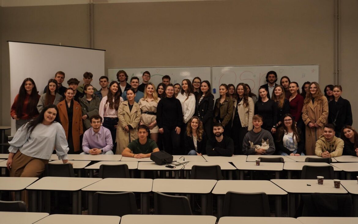 Înveți în capitala României? Devino voluntar(ă) la OSB București și contribuie la consolidarea relațiilor dintre tinerii basarabeni