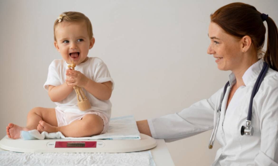 (P) Cât de des mergem la consultație pediatrică în primul an și cum alegem medicul pediatru în București