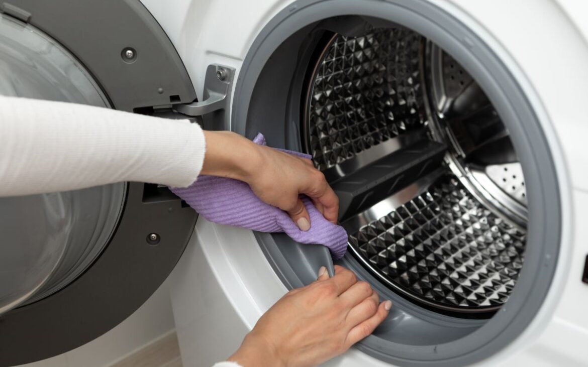 Cum să CUREȚI o mașină de spălat rufe care miroase urât