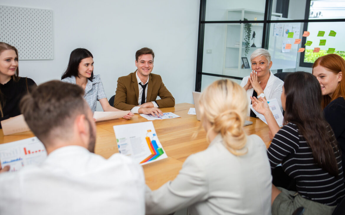 Ce se întâmplă în creierul tău când ești în meeting-uri. De ce e bine să ai o pauză între ele
