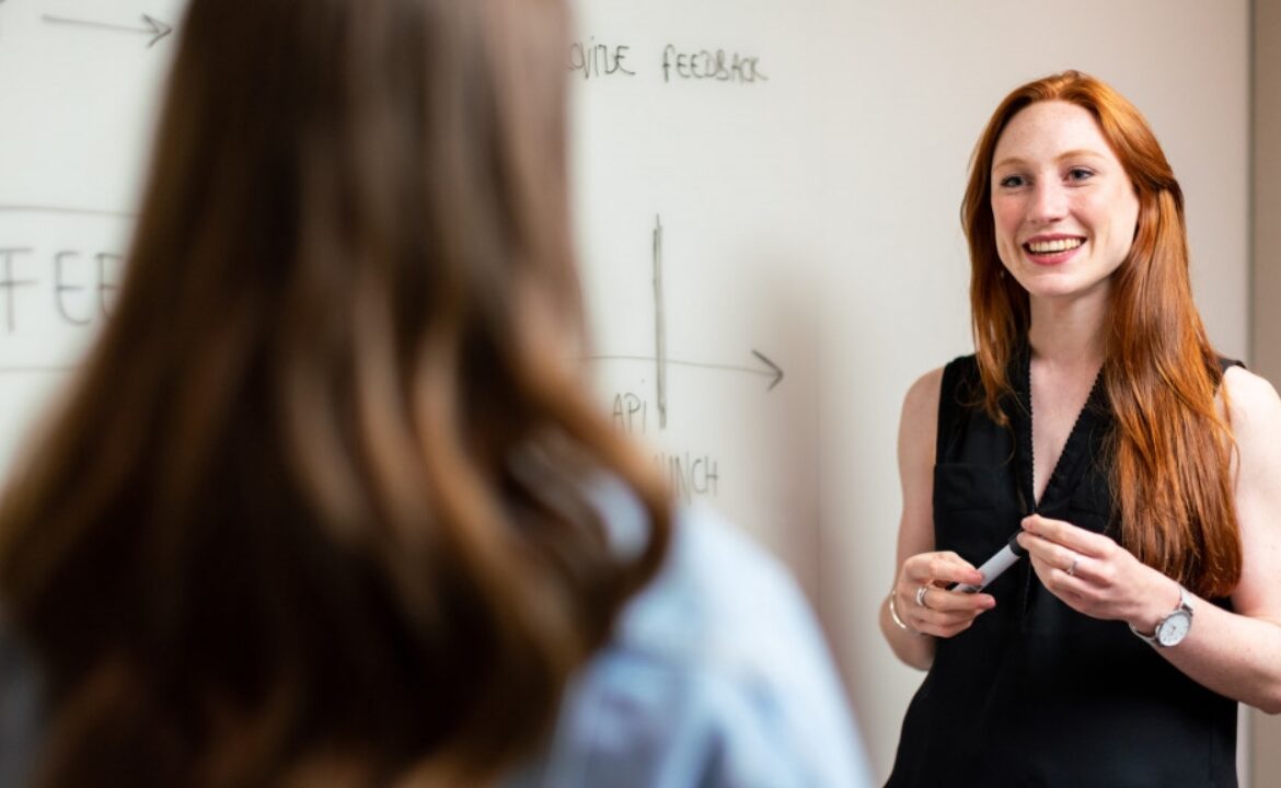 Vrei să participi la concursul „Profesorul – Ambasador Digital”? Înscrie-te la evenimentul de lansare