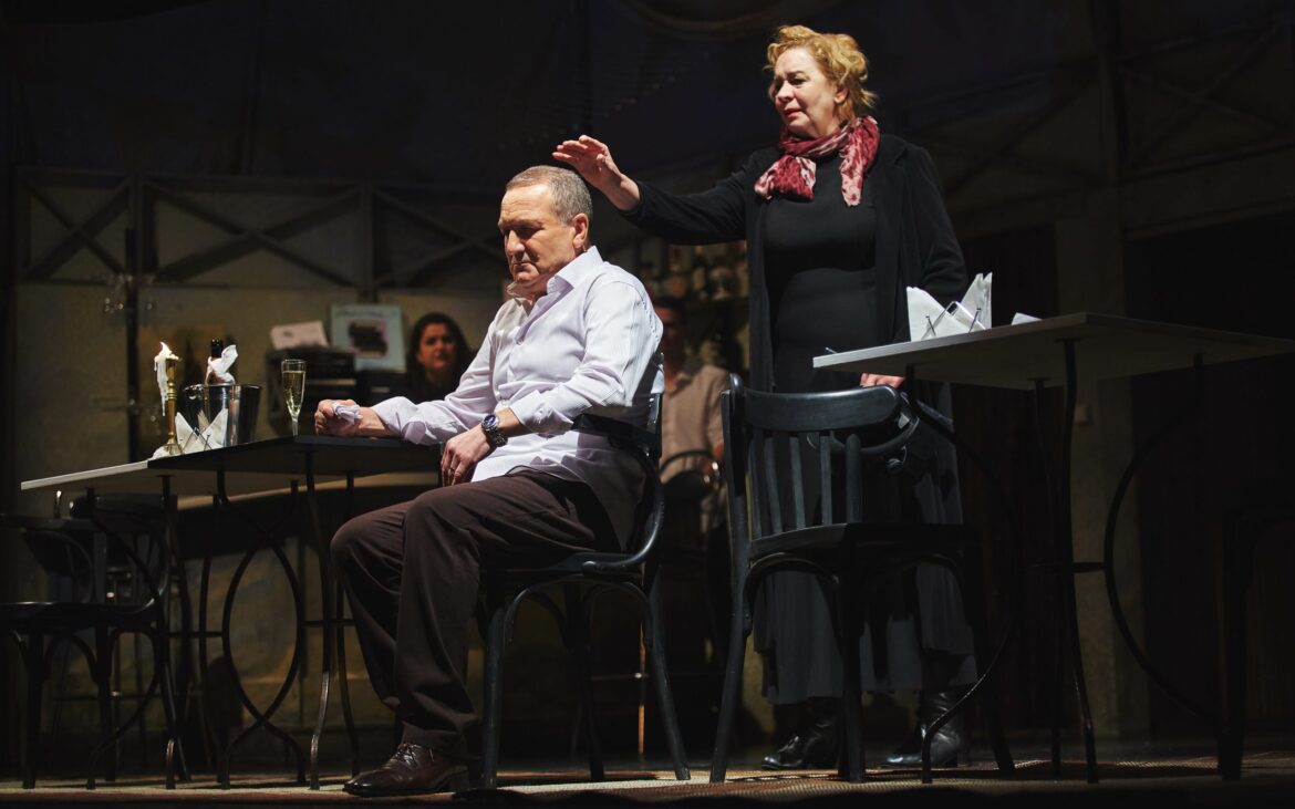 „Căldura în noiembrie”, un spectacol despre ce ne doare cel mai mult