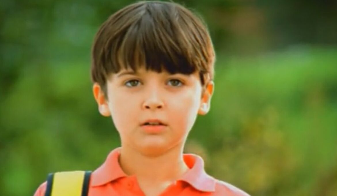 Cum arată și cu ce se ocupă azi Noni Ene, băiatul din celebra reclamă la brânză topită?