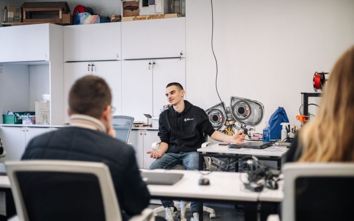 Te pasionează tehnologia și vrei să faci parte din viitorul digital al țării? Înscrie-te la Tekwill Junior Ambassadors