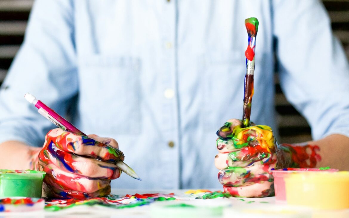 Este școala ta una incluzivă? Creează un desen sau un pliant educativ care reflectă diversitatea între elevi și câștigă premii