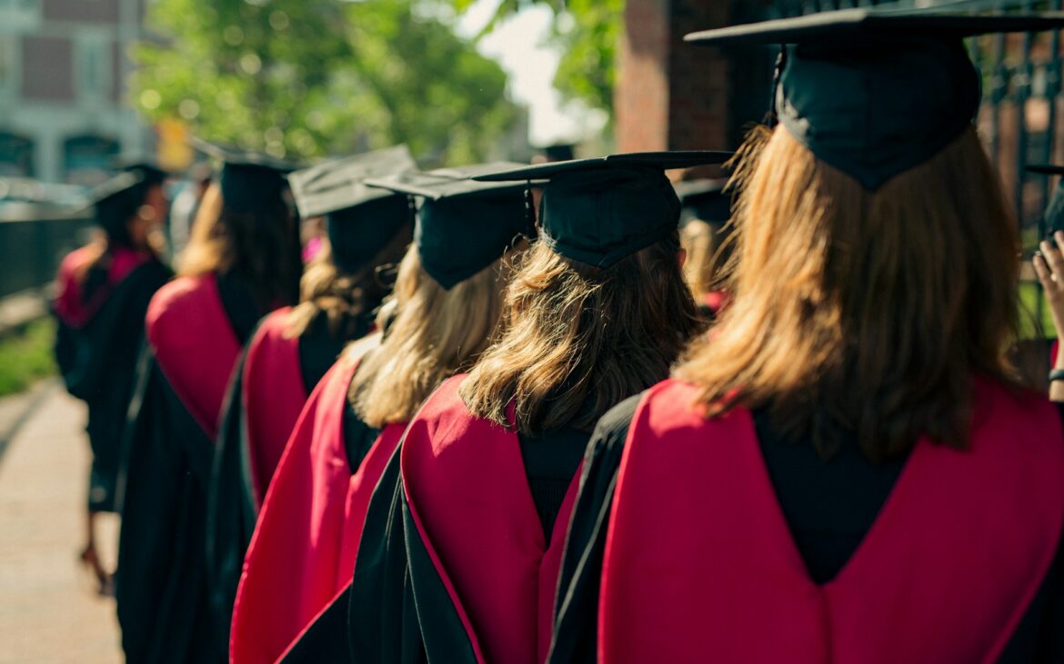 Cinci oportunități destinate studenților, al căror termen-limită pentru înscriere expiră în luna noiembrie