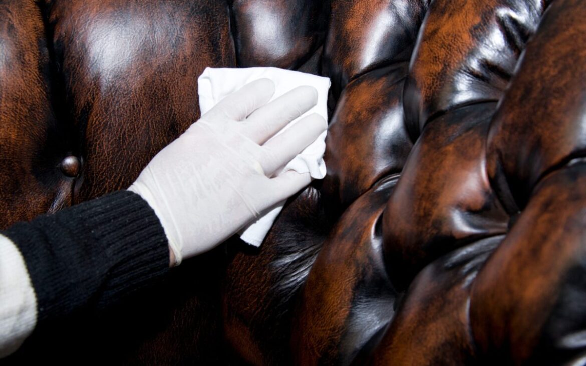 Cea mai ușoară metodă de curățare a fotoliilor din piele. Ai nevoie doar de două ingrediente din bucătărie