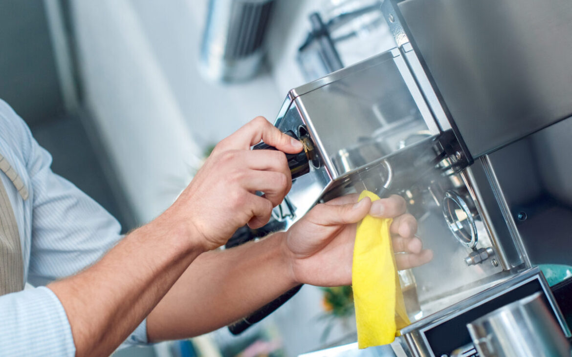 Cum faci decalcifierea corectă a aparatului de cafea?